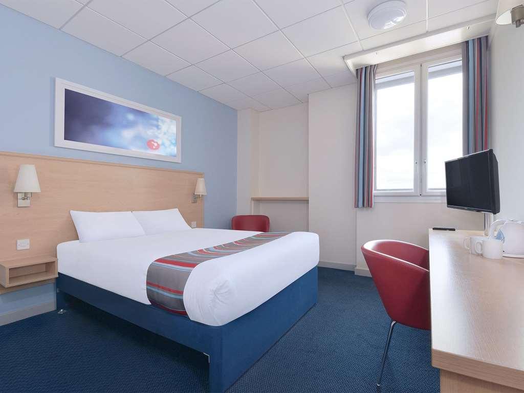 Travelodge Edinburgh Dreghorn Room photo