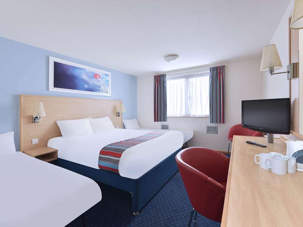 Travelodge Edinburgh Dreghorn Room photo